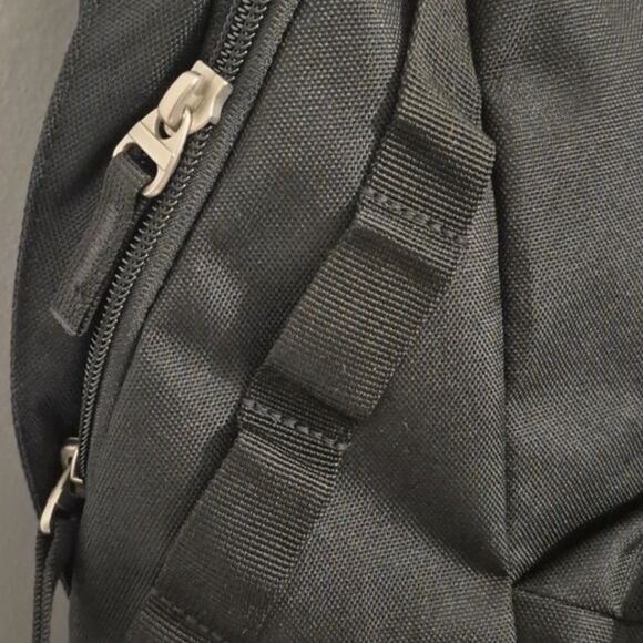 Sold! Oakley Backpack Mens Holbrook 20L Black With Custom Design Patch 80eighty - Picture 10 of 12